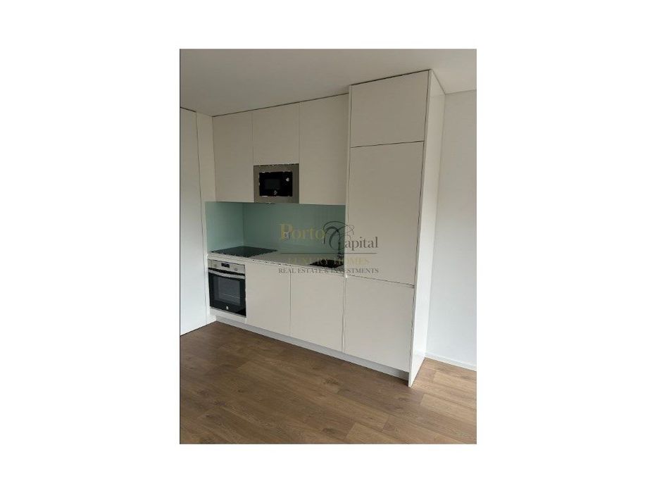 Excelente Apartamento T0 Novo, Com Cozinha Equipada E Lugar De Gara...