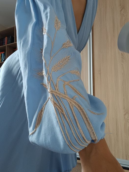 Вишита лляна сукня
