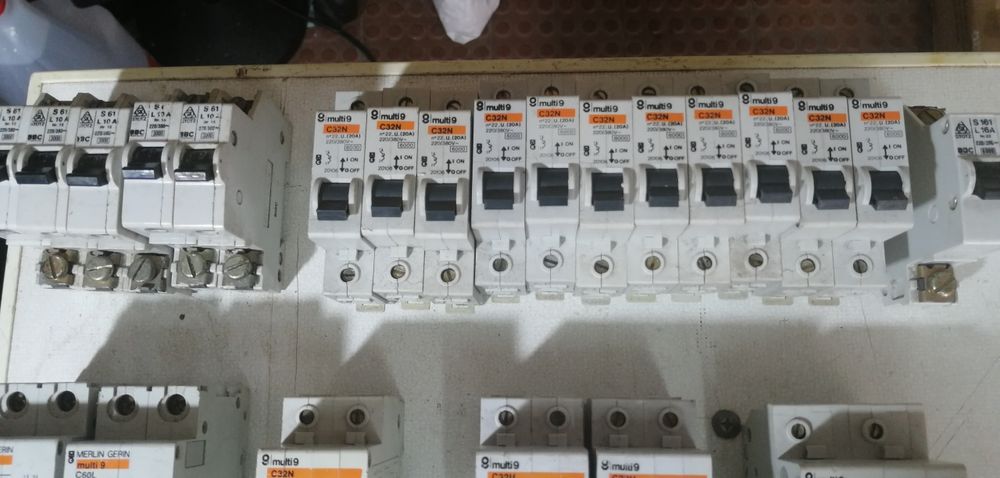 Electrical materials / circuit breakers / light bulbs505133484422604801