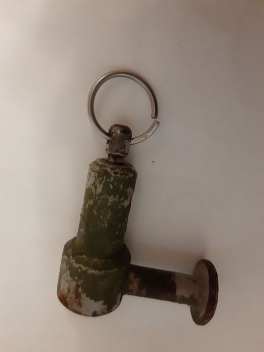 Продам Навесной , Винтовой Замок с ключом