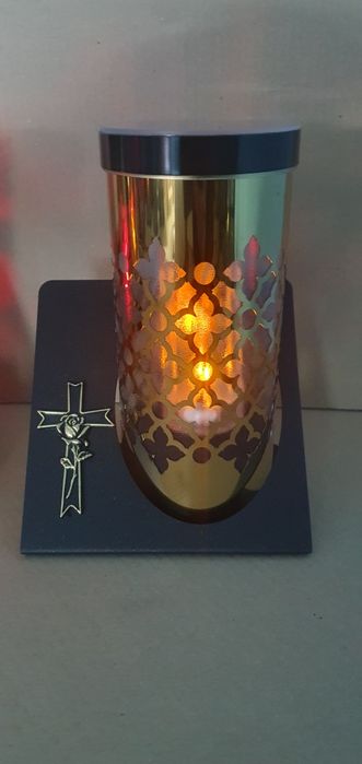 Лампадка на сонячній панелі батареї