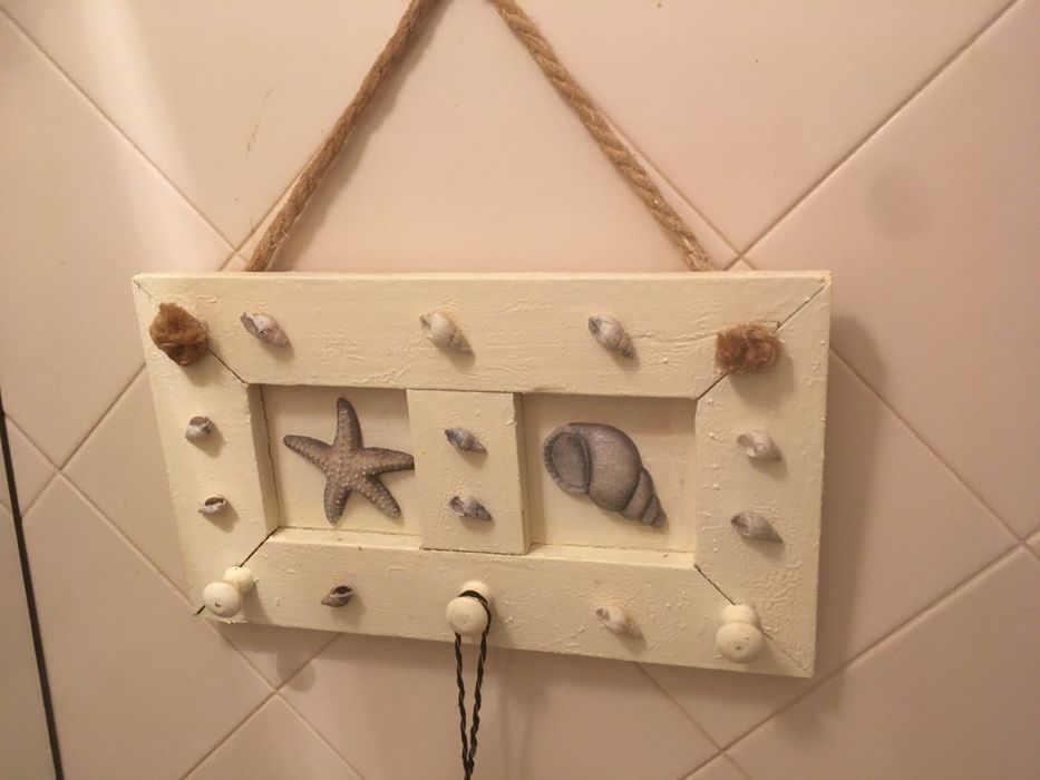 Decoraçao marina em madeira e conchas pintadas