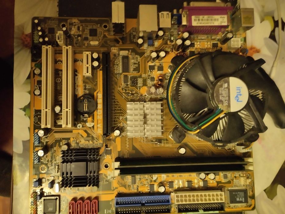 Продам материнскую плату в комплекте!