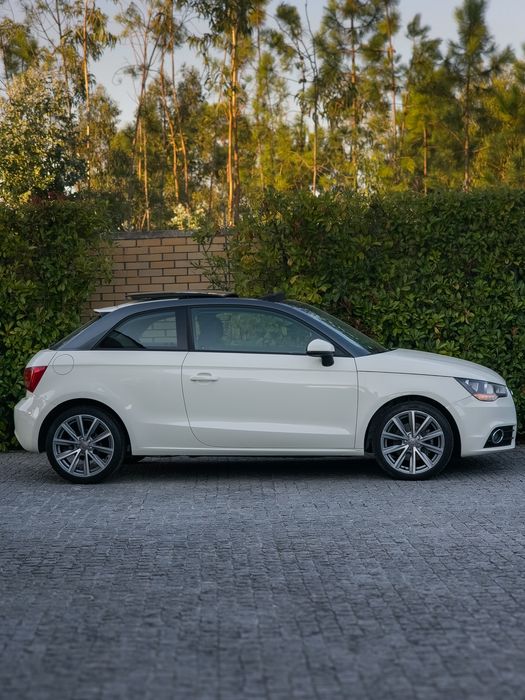 Audi A1 1.6 TDi * Teto de abrir*