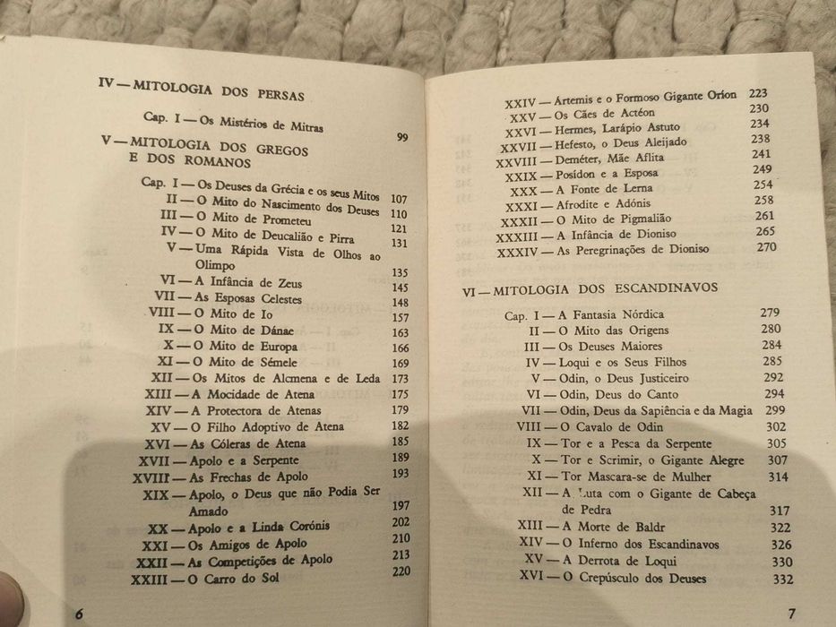 Livro "Deuses da Mitologia" de Manuel Rodrigues