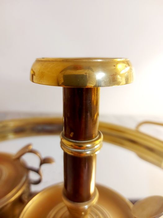 Par de palmatórias em latão. Castiçais.