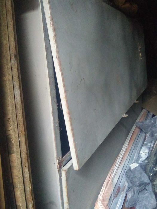 Шафа металева з полками