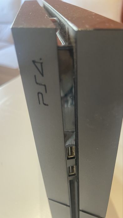 PlayStation 4 1TB – Excelente Estado + Comando Original