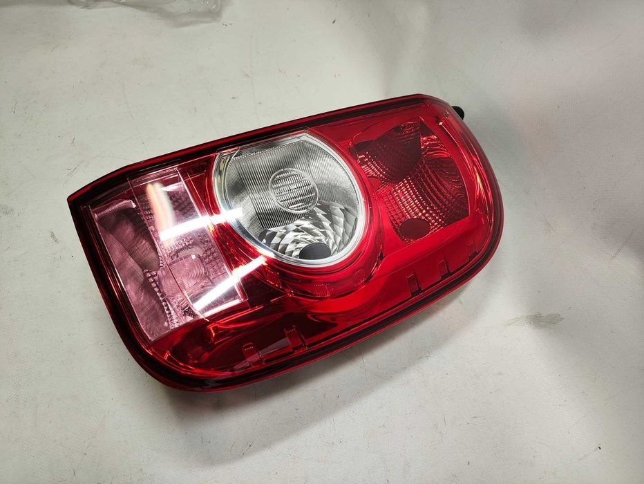 Lampa prawy tył prawa tylna Dacia Duster I 10-13 NOWA