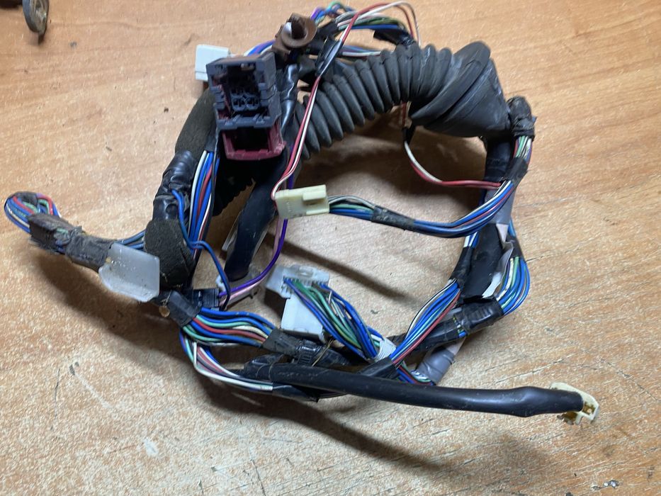 Toyota Avensis T25 проводка, електрика, дверки правої передньої Тойота