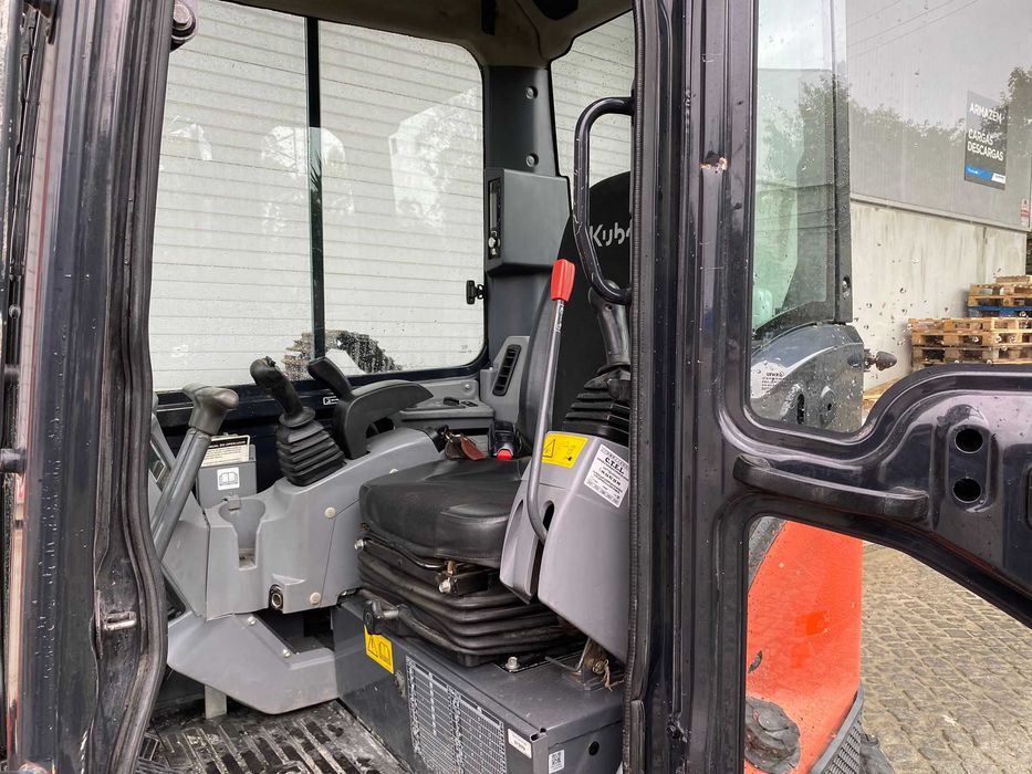 MINI-ESCAVADORA KUBOTA U36-4