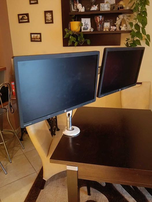 Monitory HP z podstawka