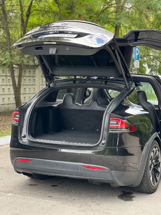 Tesla model X 90D . Тесла модел Х . В доброму стані !