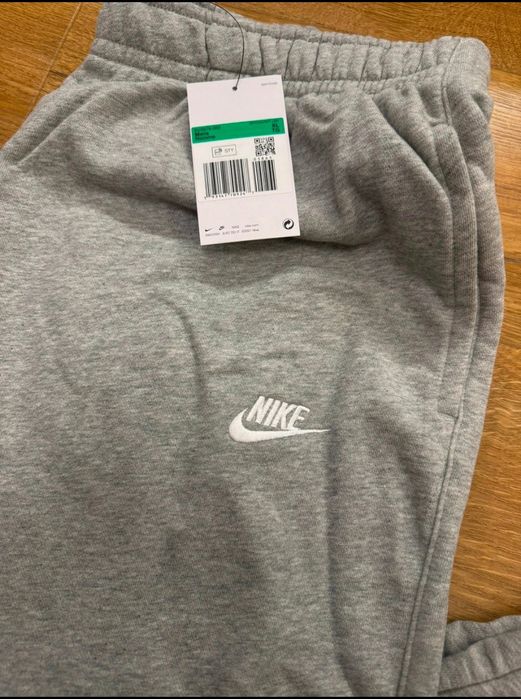 Szare spodnie dresowe Nike nowy z metką