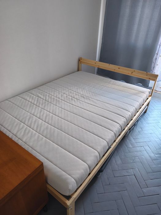 Cama de Madeira e colchão