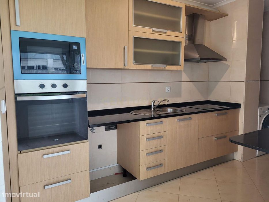 Massamá-Vende-Se T2  (3 Assoalhadas) — Massamá E Monte Abraão, Lisboa
