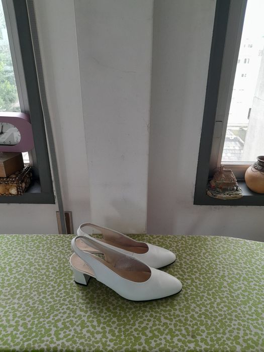 Vendo Sapatos de Senhora muito bonitos como novos