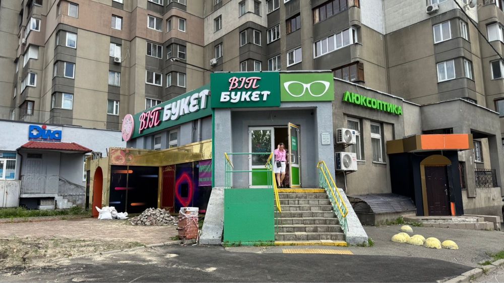 Оренда 65 кв.м , фасад,торгова локація поруч з Сильпо - View 2