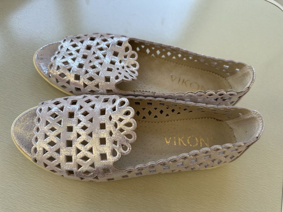 Продам шкіряні босоніжки