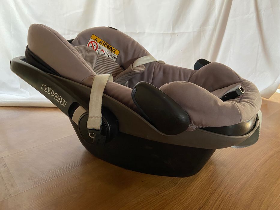 Fotelik samochodowy MAXI COSI z bazą Easy na klik