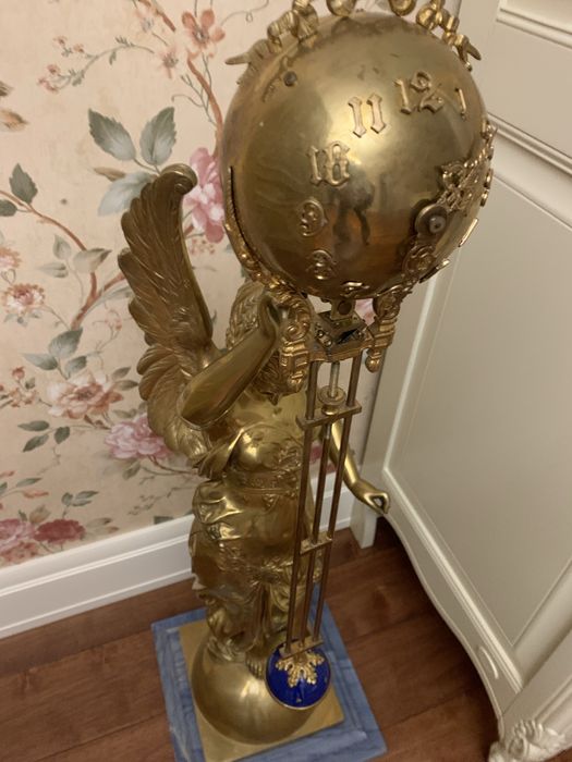 Часы бронзовые каминные Период: около 1890–1905 гг.