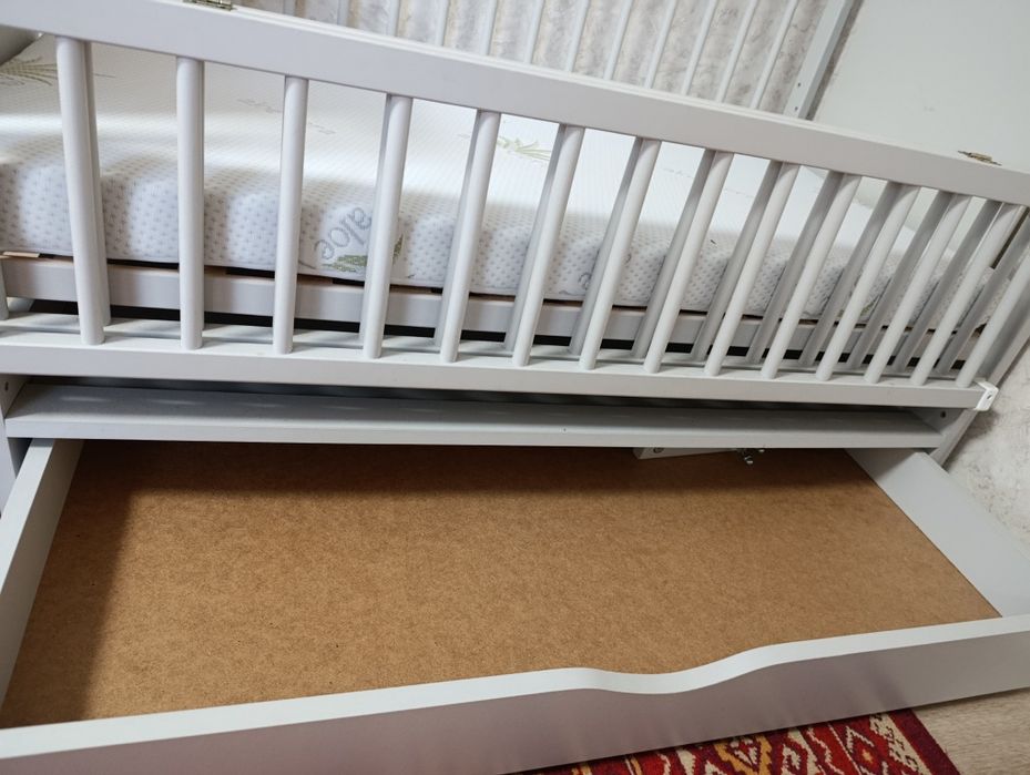 Дитяче ліжечко з маятником.Стан нового