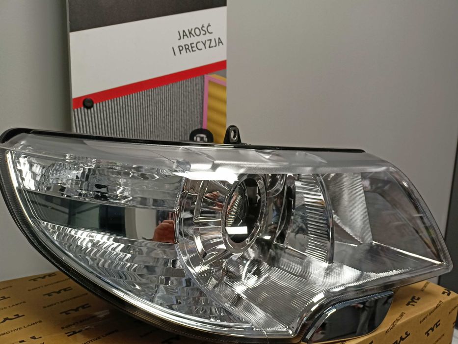 Skoda Superb 2 08-13  Lampa/Reflektor  prawy /H7+H3