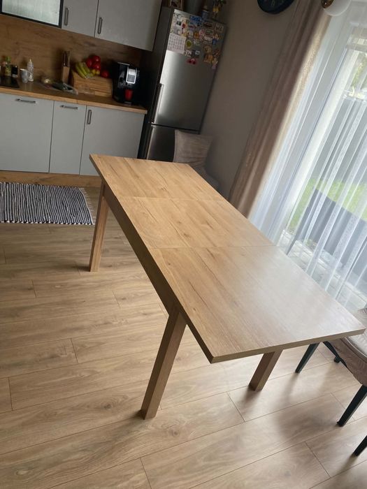 Stół jadalniany rozkladany