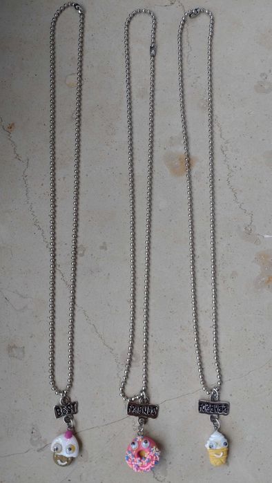 Zestaw trzech naszyjników