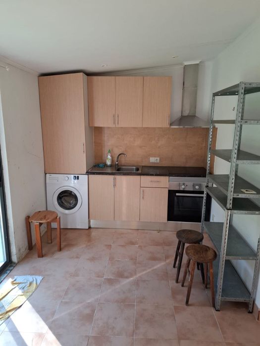 Casa T1 com jardim .Contrato anual, renovável.