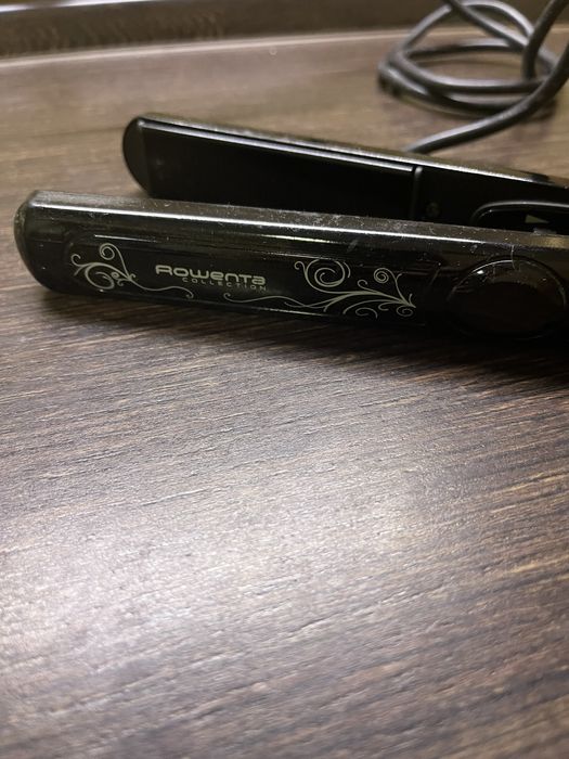 Випрямляч для волосся Rowenta