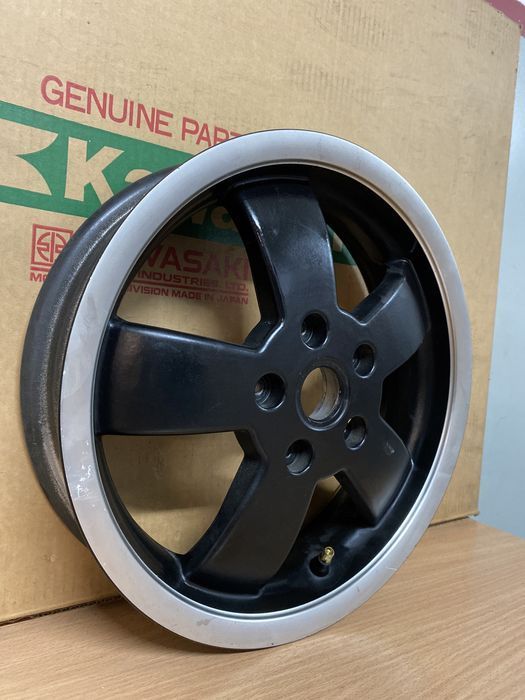 Felga przód 12"x3.00 do skutera Piaggio Vespa Super GTS 125 300 MP3