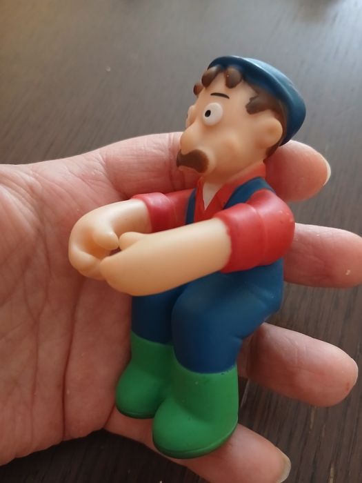 Figurka rolnik w berecie