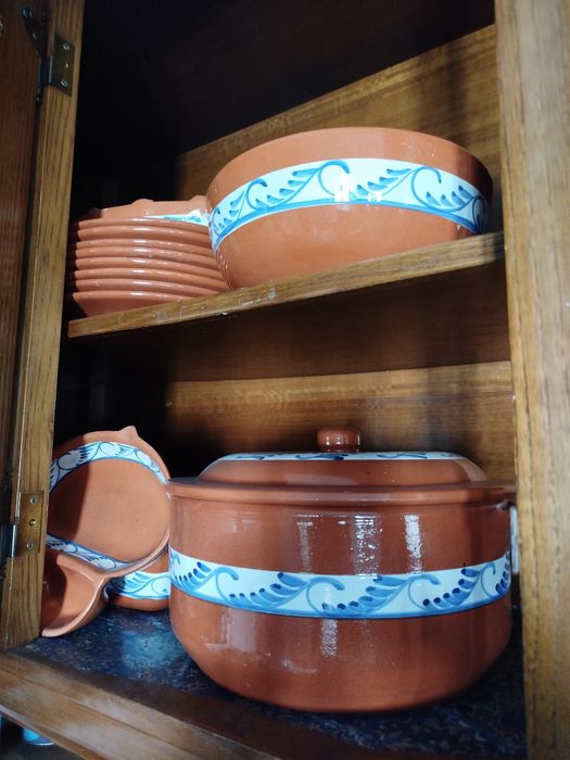 Serviço / Lote de Louça Regional de Barro Vidrado Pintado à Mão - Estilo Alentejano / Nisa