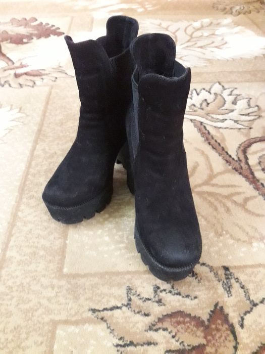 Ботинки замшевые
