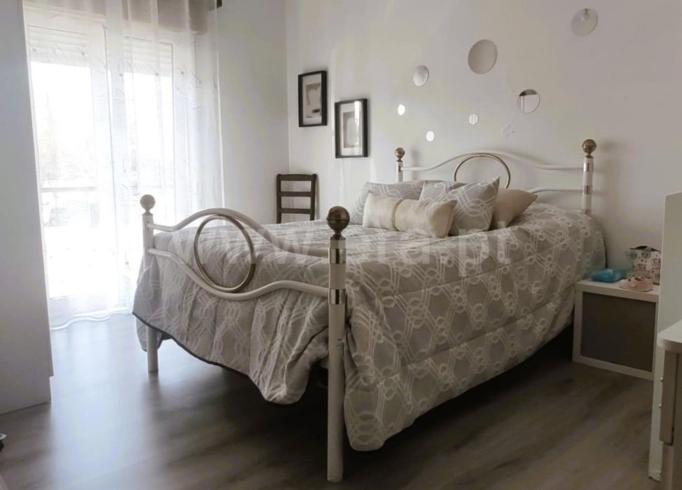 Moradia V4 com excelente potencial, com possibilidade de criação de 2 apartamentos independentes