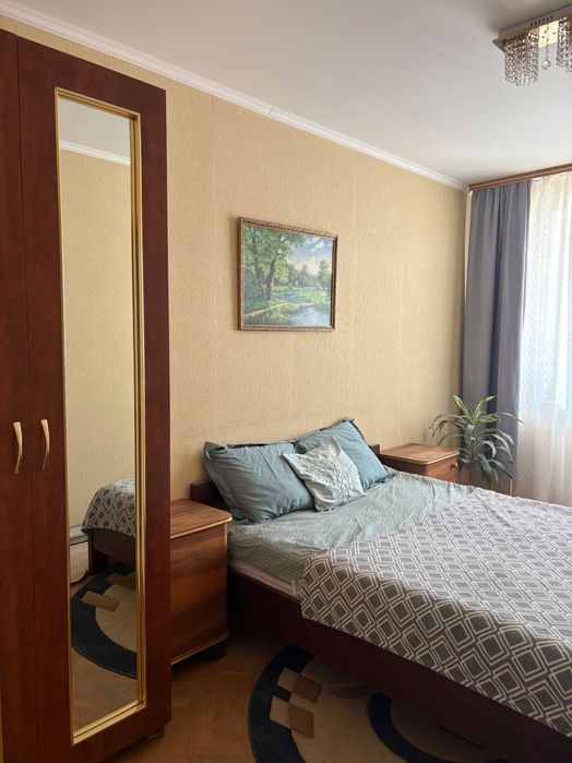Продається трикімнатна квартира в центрі Козятина