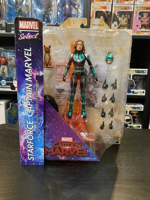 CAPTAIN MARVEL ACTION FIGURE64740324105730121