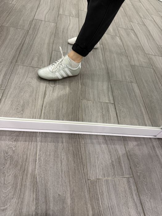 кеди Adidas, серебристі, 36 р. нові