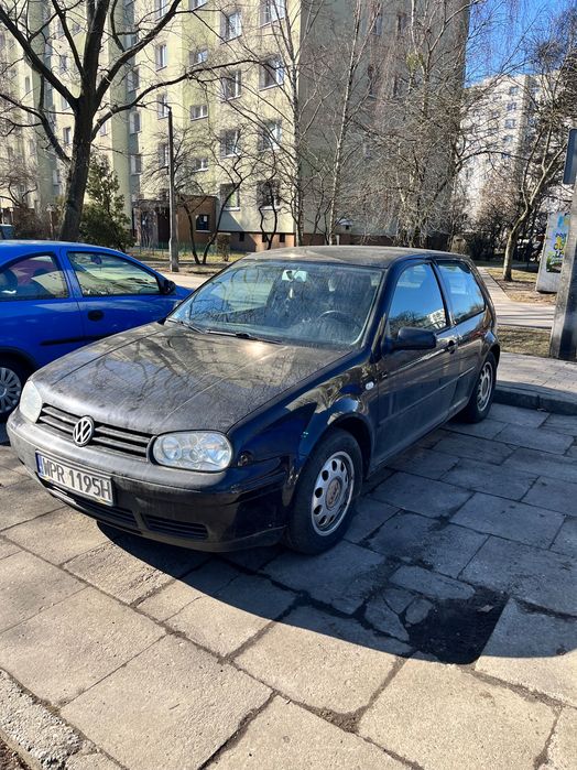 Volkswagen Golf IV (zniszczony silnik - nie jeżdżący)