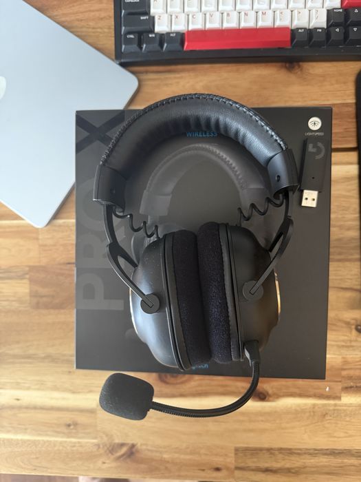 Logitech G Pro X Wireless Gaming Headset com Caixa e Dongle USB