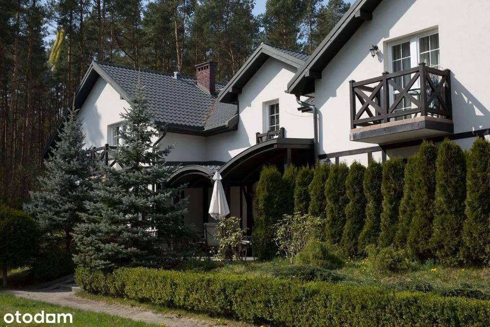 Przestronny dom wolnostojący z piwnicą i tarasem