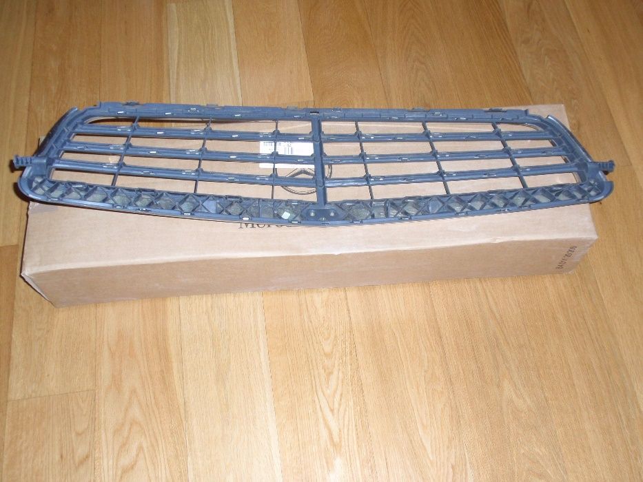 Grelha frente Mercedes modelo 204 de C 220 CDI de 2012