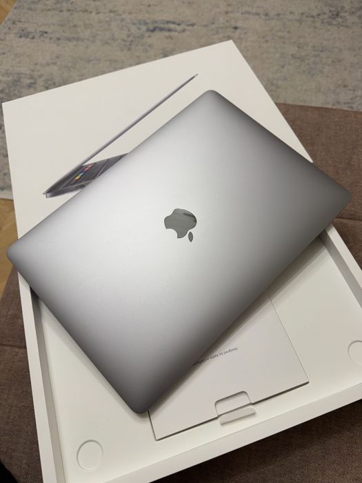 Як Новий ! Macbook Pro 13 2020 i5 / 8gb / 256gb/ 94% / Повний Комплект