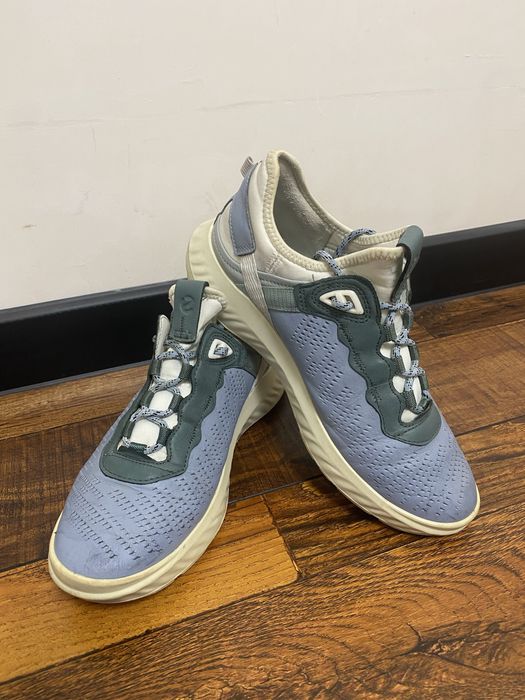 Кросівки Ecco.