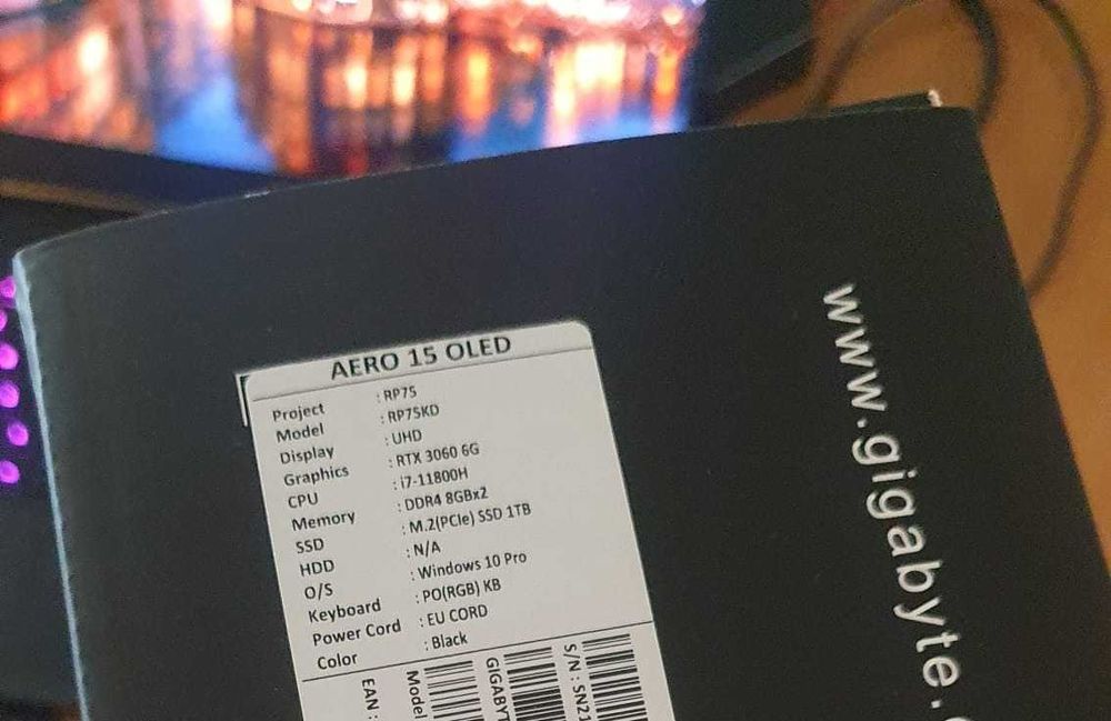 Computador portátil Gigabyte AERO 15 OLED