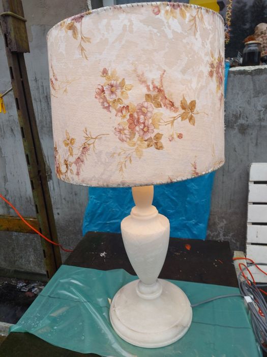 Lampa biała z alabastru