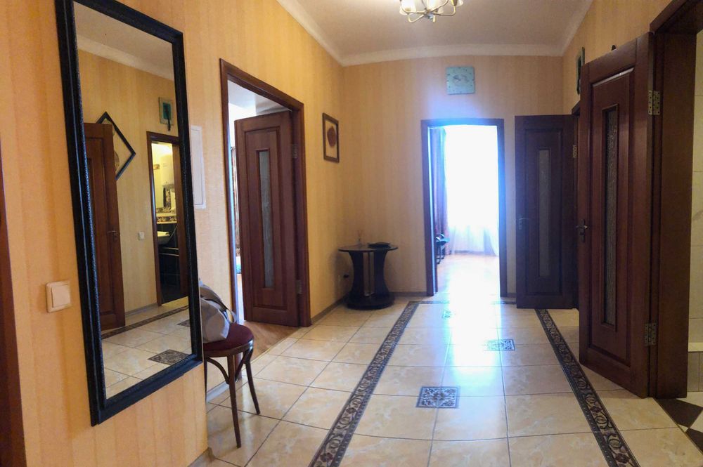 Продам дешево 120м ремонт мебель ЖК Чайка Лобановского метро 10мин