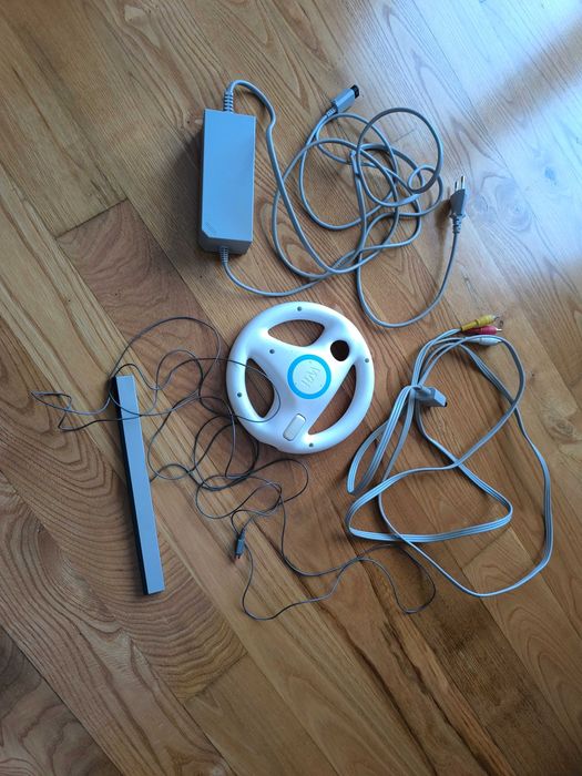 Price Drop! Wii RVL 001 in Good Condition with 5 Games64284542326529121