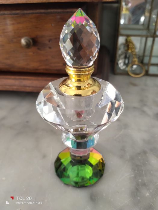 Três magníficos frascos em cristal lapidados
